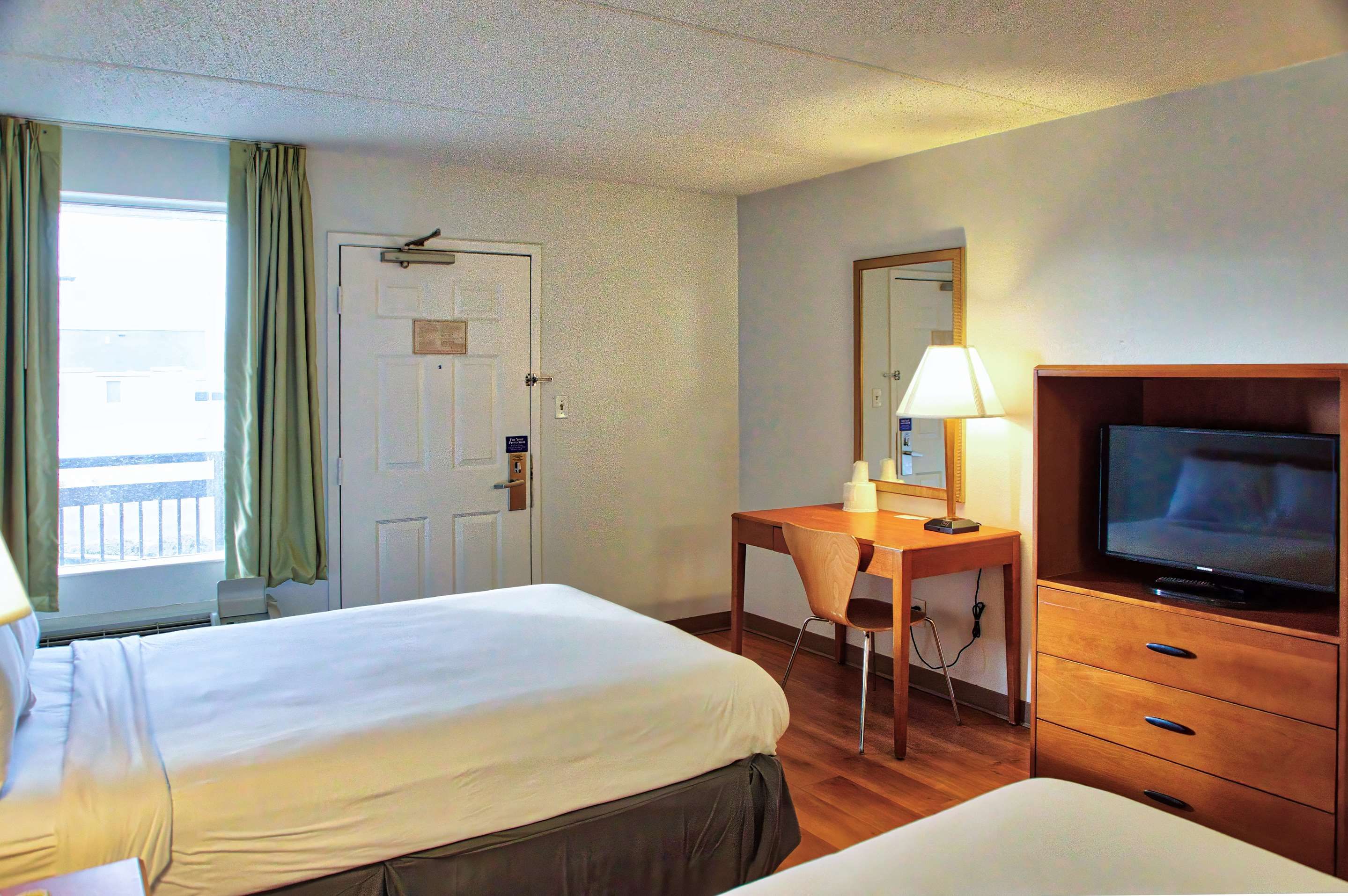 Motel 6 Buffalo Airport thumbnail 3
