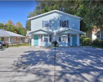 Two Bedroom/1.5 Bath Townhouse at Rainbow River - Dunnellon - Building