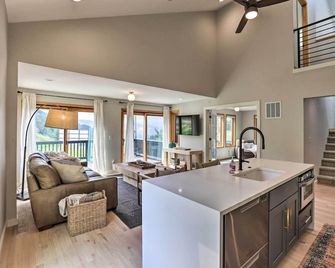 Evergreen Mountain Duplex w/ Trail Access! - Idaho Springs - Obývací pokoj