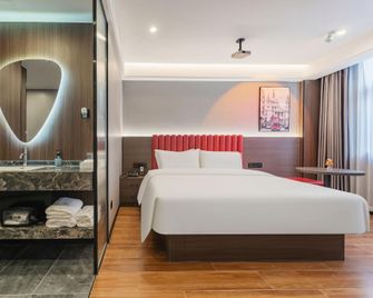 AI Stay at Future Hotel (Haikou Meiyuan Road Qilou Old Street Branch) - Chaj-kchou - Ložnice