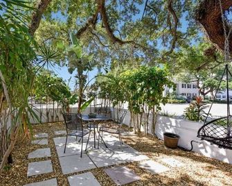 Las Olas Hammocks Unit 4 By Dream Vacation - Fort Lauderdale - Patio