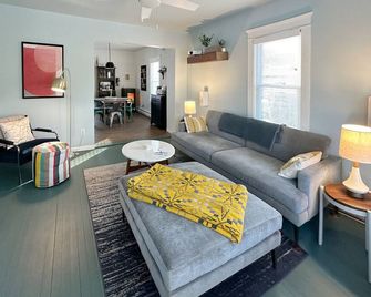 Blue Bell Knoll • Catskill Mountain Home • Hot Tub - Fleischmanns - 客廳