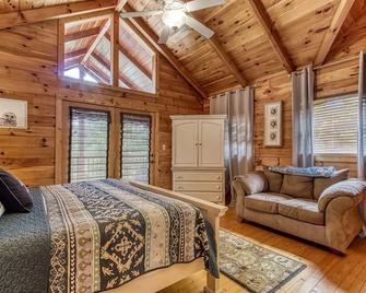 Mountain Jewel, Hot Tub, Theater Room, 1089 FREE tickets each paid day, Dollywood and More! - Gatlinburg - Bedroom