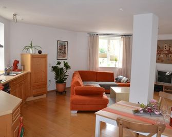 Between the wine route and the Palatinate Forest - Bad Bergzabern - Wohnzimmer