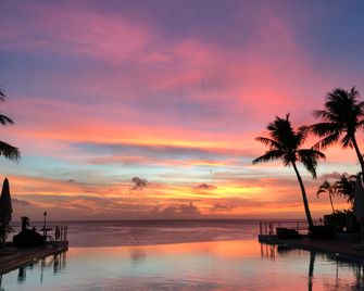 Guam Reef Hotel - Tamuning - Piscina