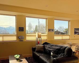 Spacious dog-friendly apartment with a mountain view in Joseph - Joseph - Sala de estar