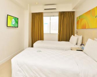 Go Hotels Manila Airport Road - Parañaque - Bedroom