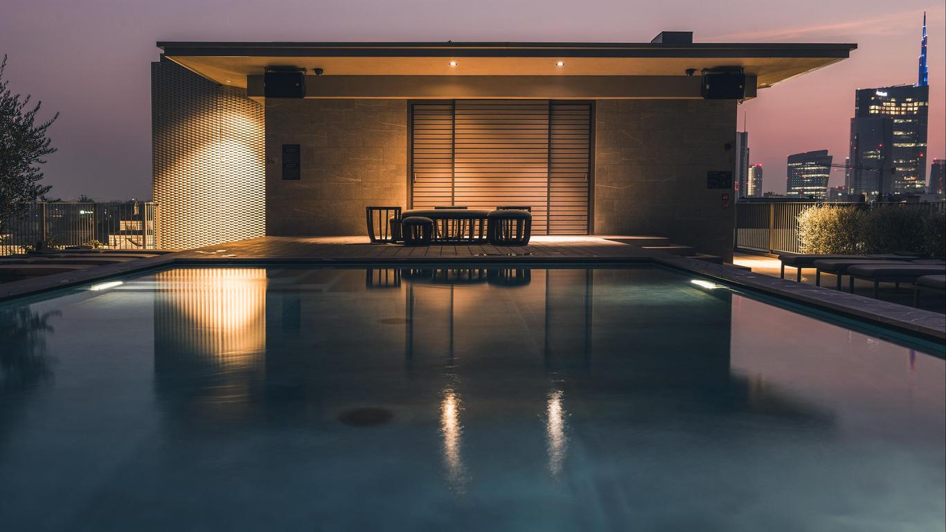 هوتل في أي يو ميلان