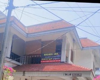 Bacadi Inn Tourist Home - Ernakulam - Building