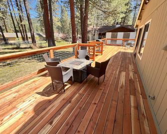 Central AC: Large 4 bedroom private home, private lot. fenced yard with deck - Blairsden - Balcony