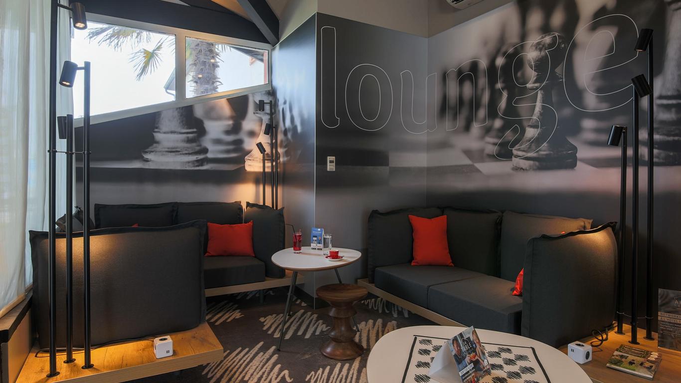 أوتل إيبيس مونتاوبان