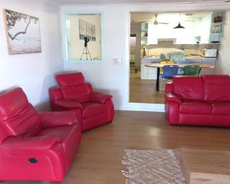 JJ's Shack - Port Broughton - Living room