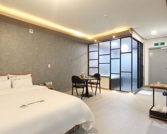 Gunsan Dubai Drive-in Motel - Gunsan - Habitación