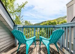 Large Condo with Pool and Mountain Views - The Blue Mountains - Balcony