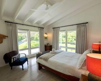 Luxury Cedar Tree Farm - Cosy Retreat with Games Room. Pet Friendly! Magic view! - Mandalong - Habitación