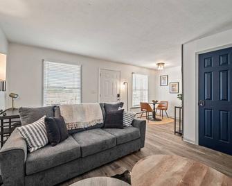 Cozy Apt. Near Downtown! - Louisville