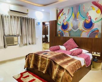 OYO 30571 Hotel Suri International - Jagdalpur - Bedroom
