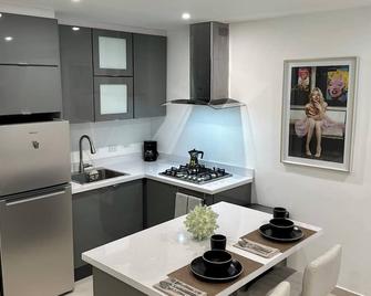 Studio 961 great Location, Minutes Away From Sju Airport, Old Sj, Shopping Malls - San Juan - Kitchen