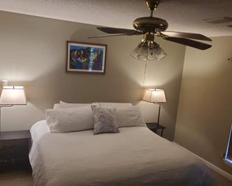 The Kozy Korner Quiet and Kozy - Tupelo - Bedroom
