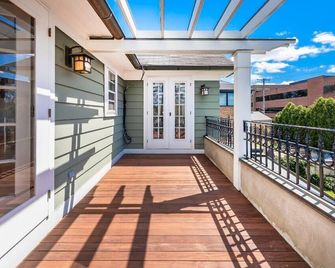 Stunning 4BR Home - Walk to Downtown Birmingham! - Birmingham - Balcony