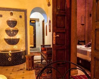 Wonderful and Genuine Riad, 5 ' Walk Main Square 11 Nice rooms up to 28 people - Marrakech - Sala de estar