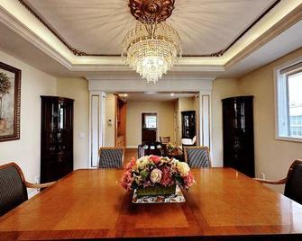 Super Cosy 8B6B in Vancouver heart near to airport - Vancouver - Comedor