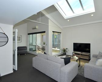 Southwark Hotel & Apartments - Christchurch - Living room