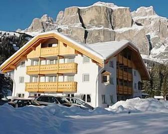 Wellness Hotel Lupo Bianco - Canazei - Rakennus