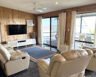 Clayton Bay House that's pet Friendly - Milang - Sala de estar