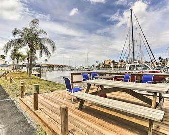Waterfront Condo with Pool Access in Punta Gorda! - Punta Gorda - Patio