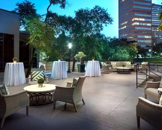 Omni Houston Hotel - Houston - Patio