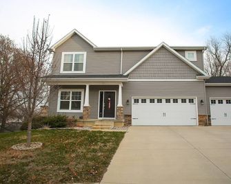 Large home close to downtown and Purdue - Lafayette - Budova