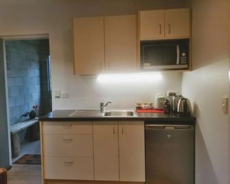 Modern Private Apartment - Wanaka - Kitchen