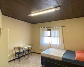 Meraki Hostel e Turismo - Paranaguá - Habitación