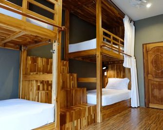 Bloom Cafe & Hostel - Ko Lipe - Bedroom
