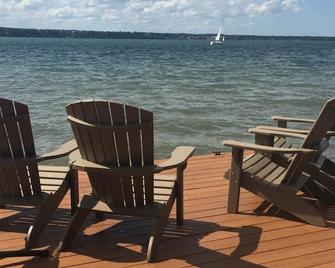 Seneca Sunsets - Waterfront, Hot Tub, New Dock, Great Views, Central Location! - Geneva - Patio