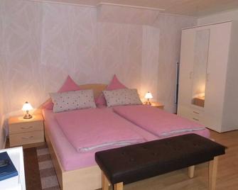 Komfortable Ferienwohnung - Gotthun - Schlafzimmer
