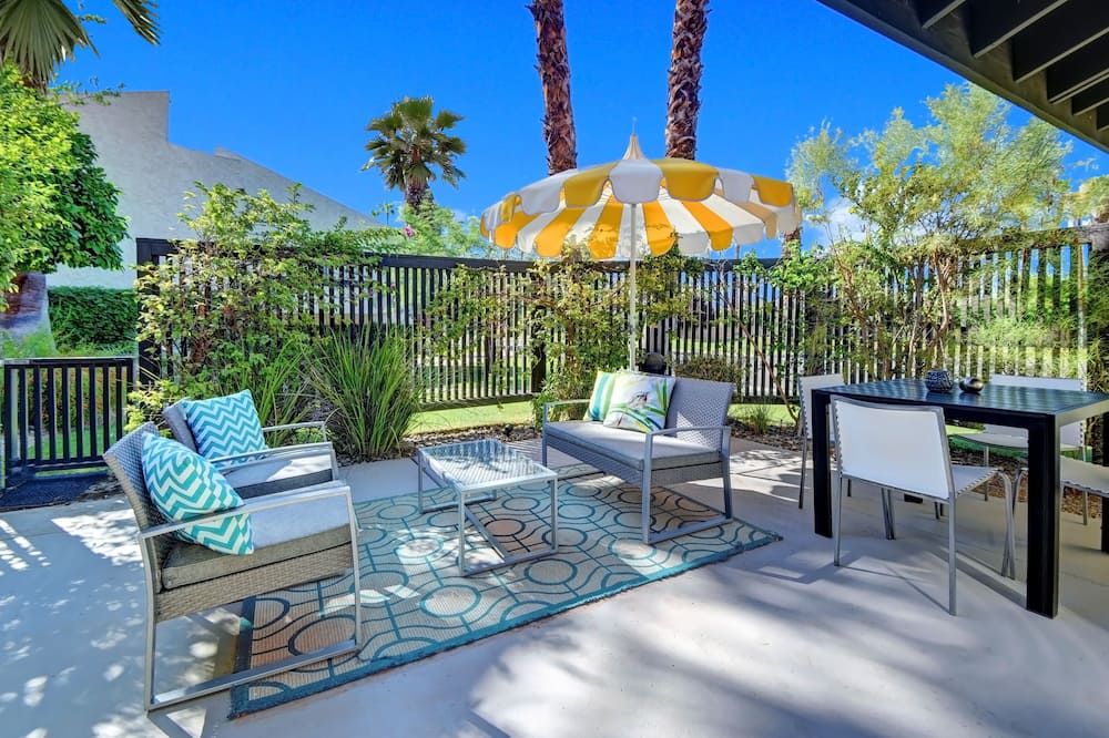 Biltmore Regency - Hollywood Regency Glam Condo! - פאלם ספירנגס - פטיו