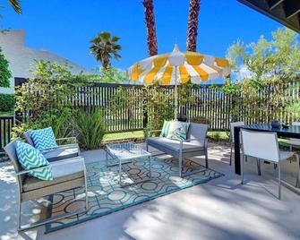 Biltmore Regency - Hollywood Regency Glam Condo! - Palm Springs - Patio