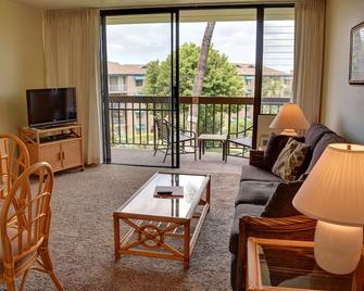 Simple, Clean, Affordable Condo Across The Street From Beach - Kihei - Wohnzimmer