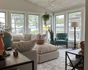The Crew House At Bass Lake, In - Knox - Sala de estar