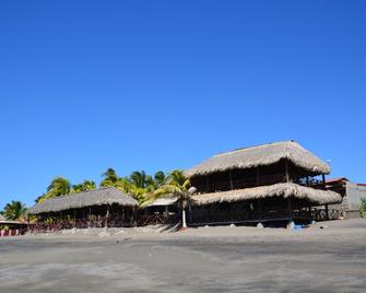 Hotel Suyapa Beach - Poneloya - Edificio