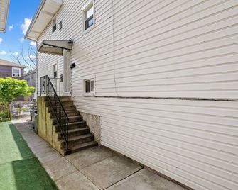 Free Parking, Family Friendly, Baby Crib - Bayonne
