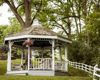 Hudson Manor Bed & Breakfast - Watkins Glen - Outdoors view