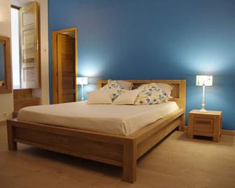 Beautifully reformed house amid the olive trees. Exit Eyguières, heated pool - Eyguières - Chambre