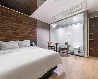 Jinju Hotel Seven - Jinju - Habitación