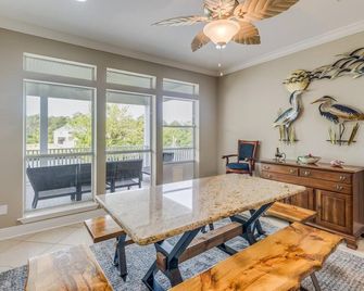 Relax! Unwind! Get In A Flip Flop State Of Mind! - Pass Christian - Jadalnia