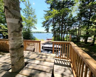 Leland's Lakehouse - Wolfville - Balcony