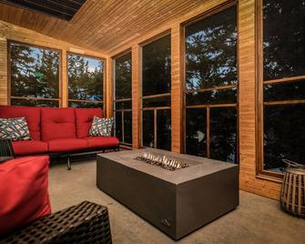 4br 4ba I Priv Hottub I 2 Min To Jnp - Jasper - Living room
