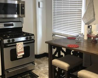 Private romantic/ condo - rite in the heart of fellspoint - Baltimore - Cocina
